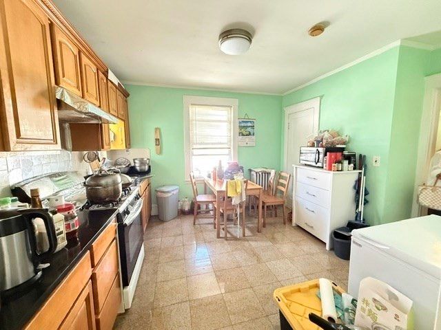 40 Woodbine St, Quincy, MA 02170