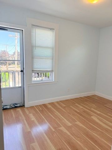 40 Woodbine St, Quincy, MA 02170