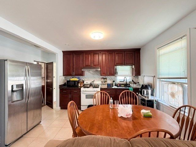 40 Woodbine St, Quincy, MA 02170