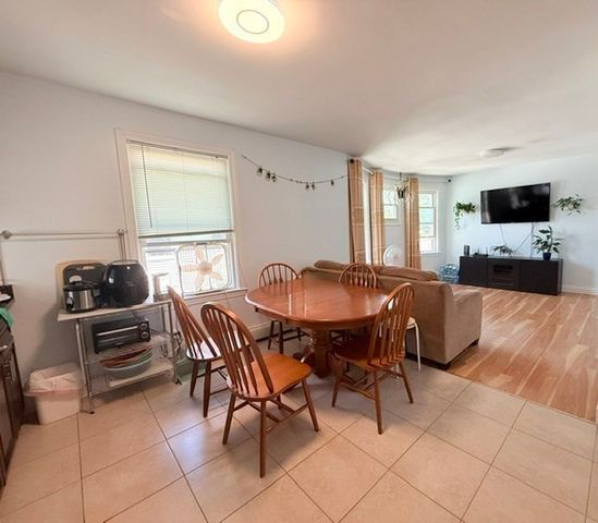 40 Woodbine St, Quincy, MA 02170