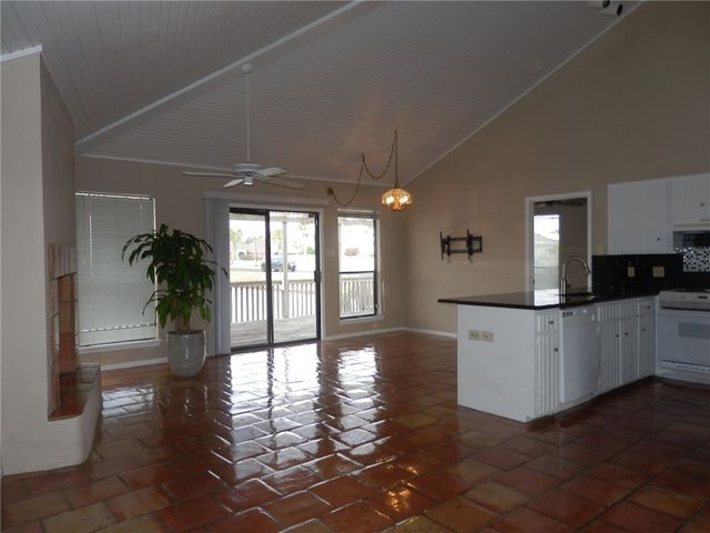 15305 Caravel Dr, Corpus Christi, TX 78418