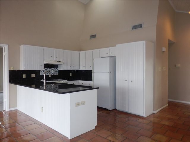 15305 Caravel Dr, Corpus Christi, TX 78418