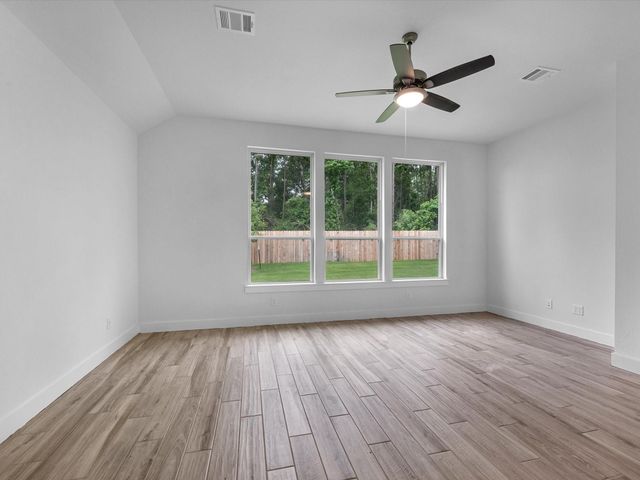 7058 North Lake Clopton Drive, Montgomery, TX 77316