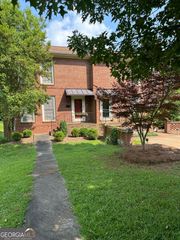 98 LaGrange St, Newnan, GA 30263