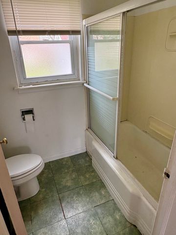 1208 Lafayette Street, Valparaiso, IN 46383