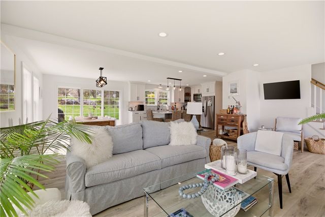 3 Baldwin Road, Middletown, RI 02842