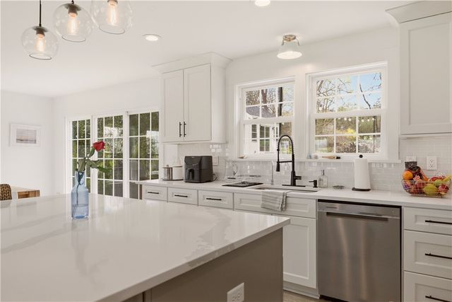 3 Baldwin Road, Middletown, RI 02842