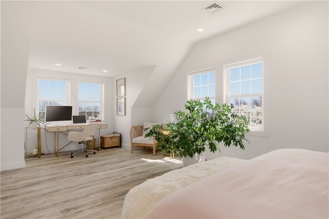 3 Baldwin Road, Middletown, RI 02842
