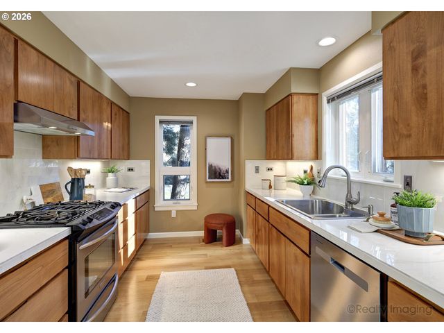 10205 Nw VILLAGE HEIGHTS Dr, Portland, OR 97229