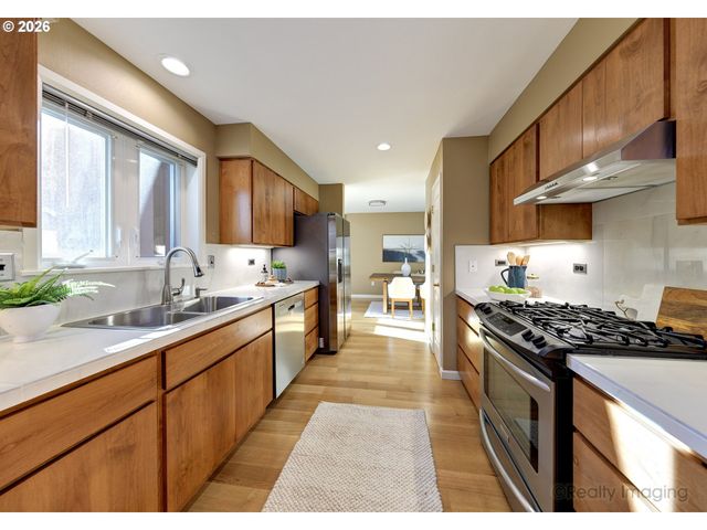 10205 Nw VILLAGE HEIGHTS Dr, Portland, OR 97229