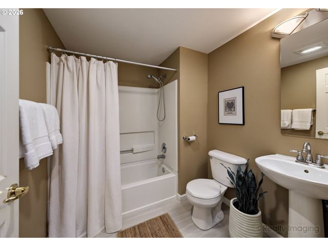 10205 Nw VILLAGE HEIGHTS Dr, Portland, OR 97229