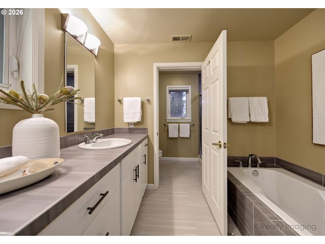 10205 Nw VILLAGE HEIGHTS Dr, Portland, OR 97229