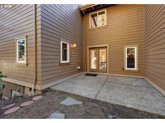 10205 Nw VILLAGE HEIGHTS Dr, Portland, OR 97229