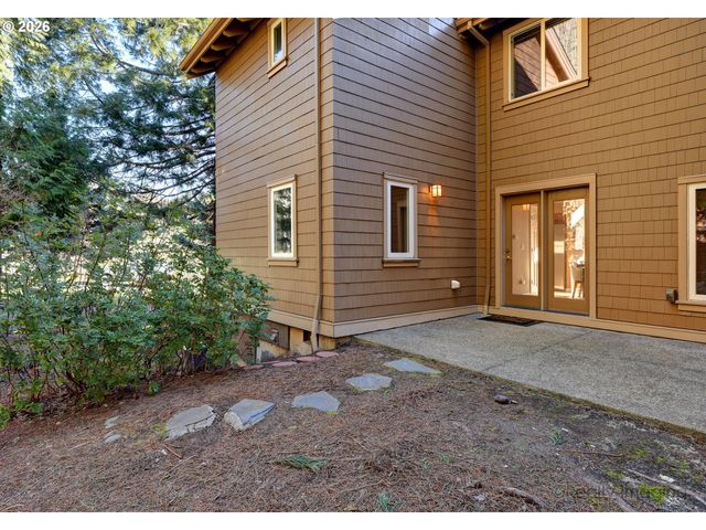 10205 Nw VILLAGE HEIGHTS Dr, Portland, OR 97229