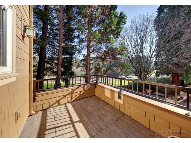 10205 Nw VILLAGE HEIGHTS Dr, Portland, OR 97229