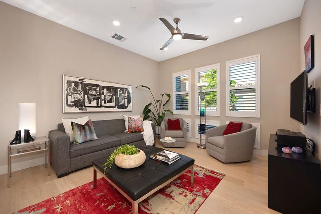 3231 Mckinley Village Way, Sacramento, CA 95816