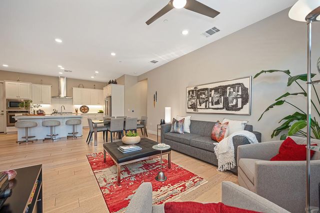3231 Mckinley Village Way, Sacramento, CA 95816