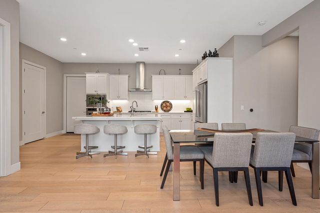 3231 Mckinley Village Way, Sacramento, CA 95816