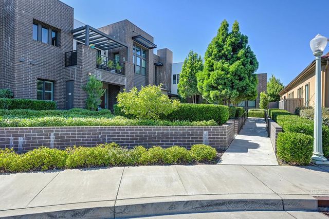 3231 Mckinley Village Way, Sacramento, CA 95816