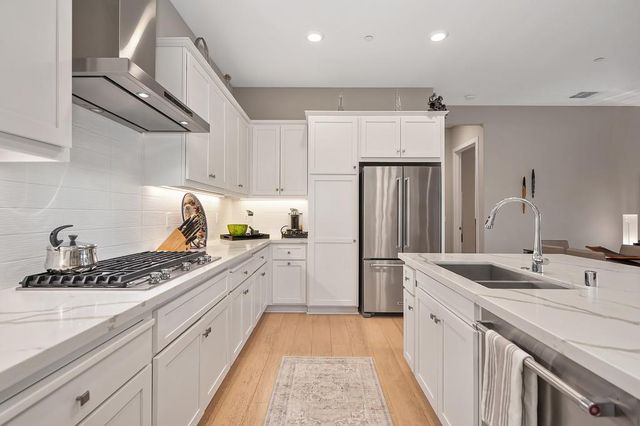 3231 Mckinley Village Way, Sacramento, CA 95816