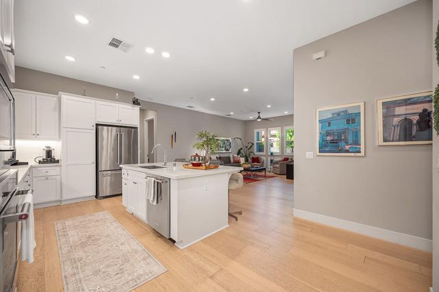 3231 Mckinley Village Way, Sacramento, CA 95816