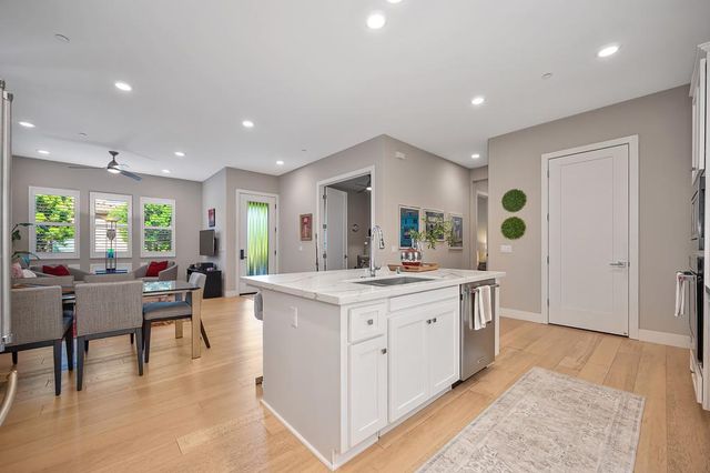 3231 Mckinley Village Way, Sacramento, CA 95816