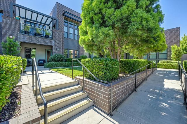 3231 Mckinley Village Way, Sacramento, CA 95816