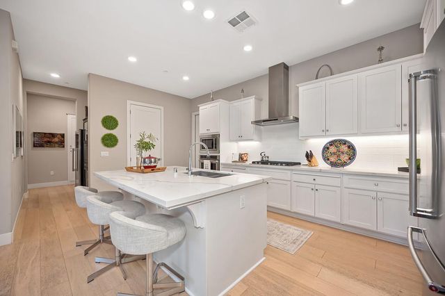 3231 Mckinley Village Way, Sacramento, CA 95816