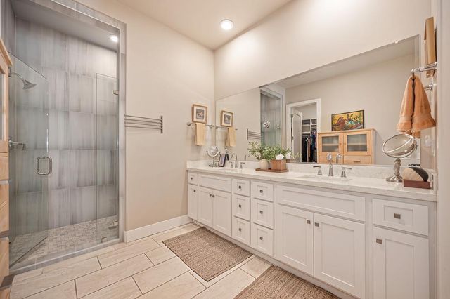 3231 Mckinley Village Way, Sacramento, CA 95816