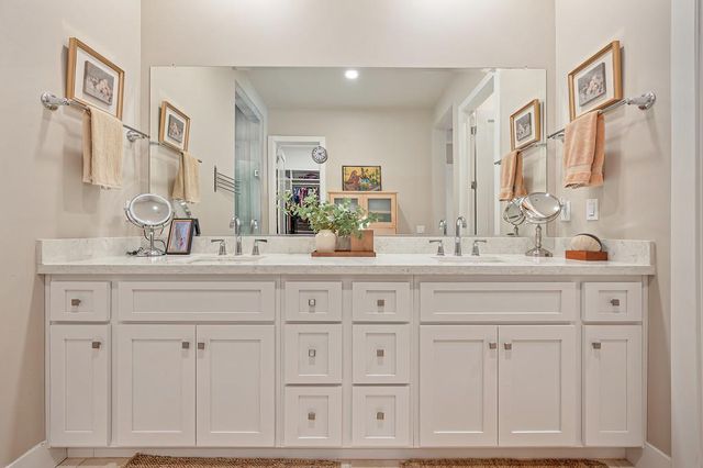 3231 Mckinley Village Way, Sacramento, CA 95816