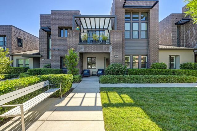 3231 Mckinley Village Way, Sacramento, CA 95816