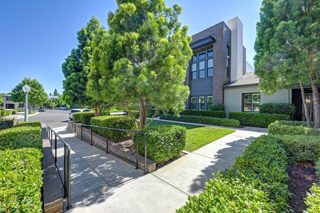 3231 Mckinley Village Way, Sacramento, CA 95816