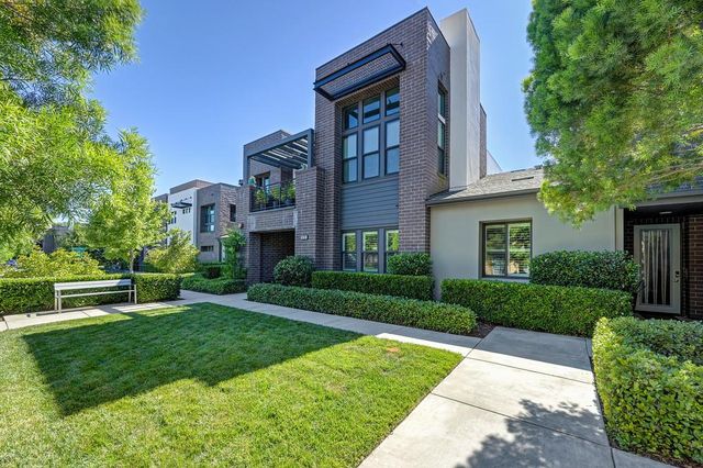 3231 Mckinley Village Way, Sacramento, CA 95816