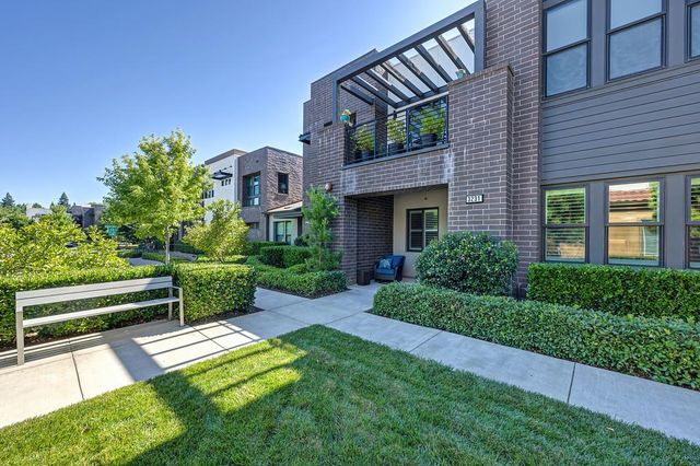 3231 Mckinley Village Way, Sacramento, CA 95816