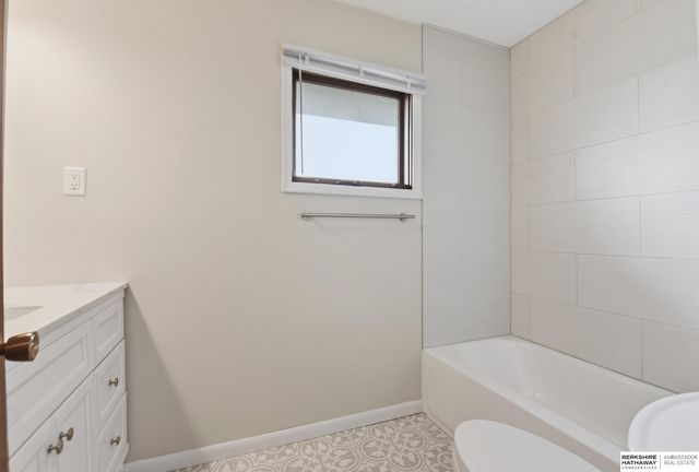 4948 N 105th Street, Omaha, NE 68134