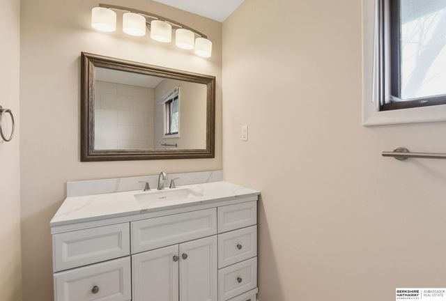 4948 N 105th Street, Omaha, NE 68134