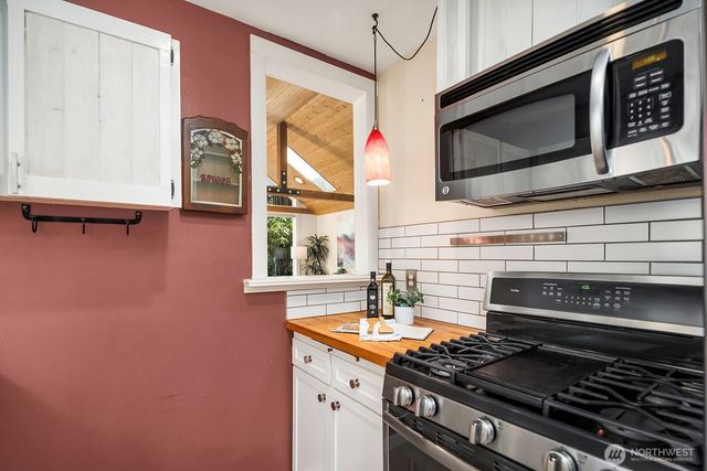 14333 Dayton Avenue N, Seattle, WA 98133