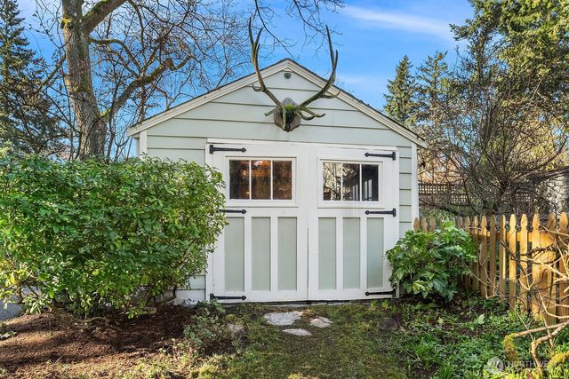 14333 Dayton Avenue N, Seattle, WA 98133