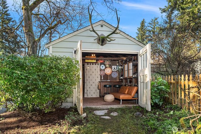 14333 Dayton Avenue N, Seattle, WA 98133