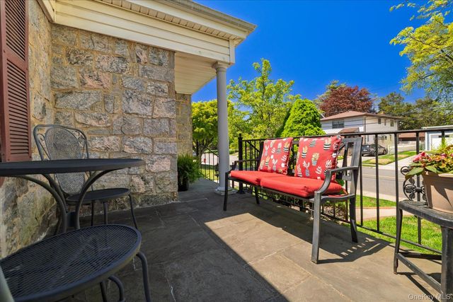 68 Broadway, Malverne, NY 11565