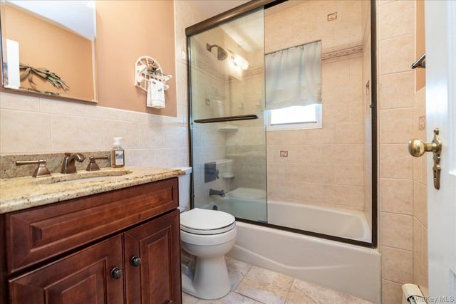 68 Broadway, Malverne, NY 11565
