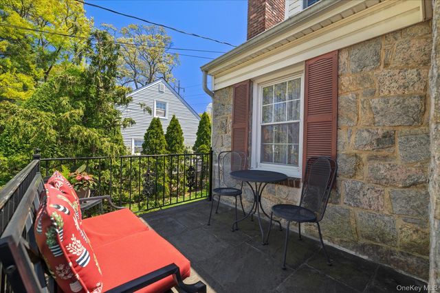 68 Broadway, Malverne, NY 11565