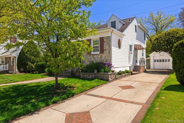 68 Broadway, Malverne, NY 11565