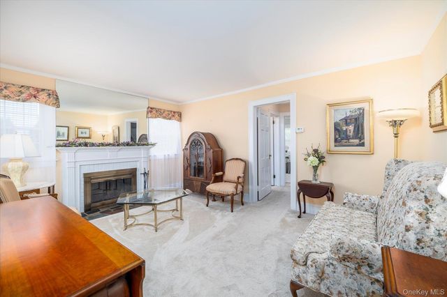 68 Broadway, Malverne, NY 11565