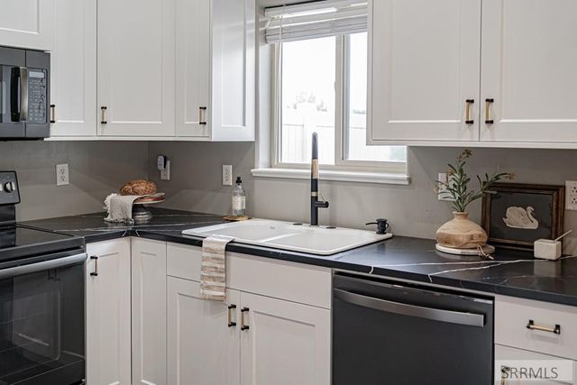 5040 S Vintage Lane, Ammon, ID 83406