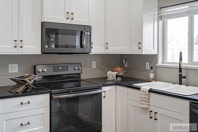 5040 S Vintage Lane, Ammon, ID 83406