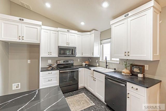 5040 S Vintage Lane, Ammon, ID 83406