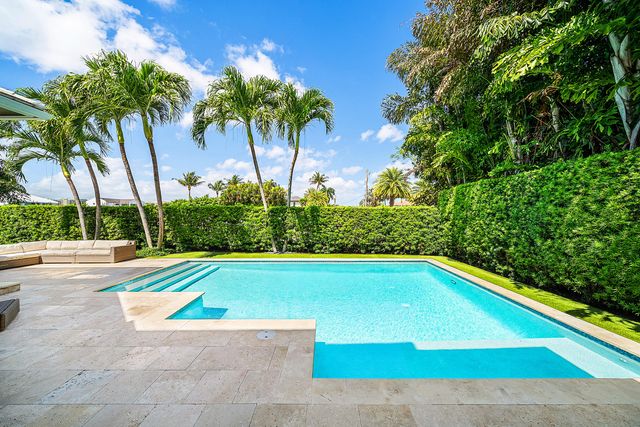 33 Spanish River Drive, Ocean Ridge, FL 33435