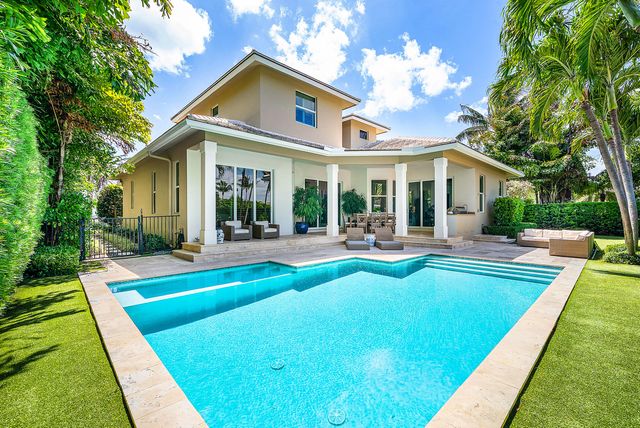 33 Spanish River Drive, Ocean Ridge, FL 33435