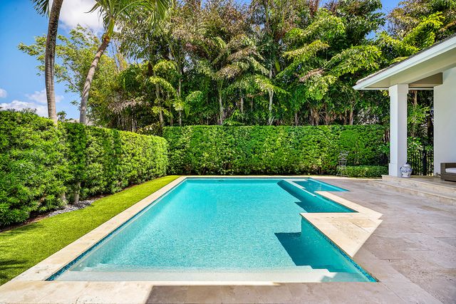 33 Spanish River Drive, Ocean Ridge, FL 33435
